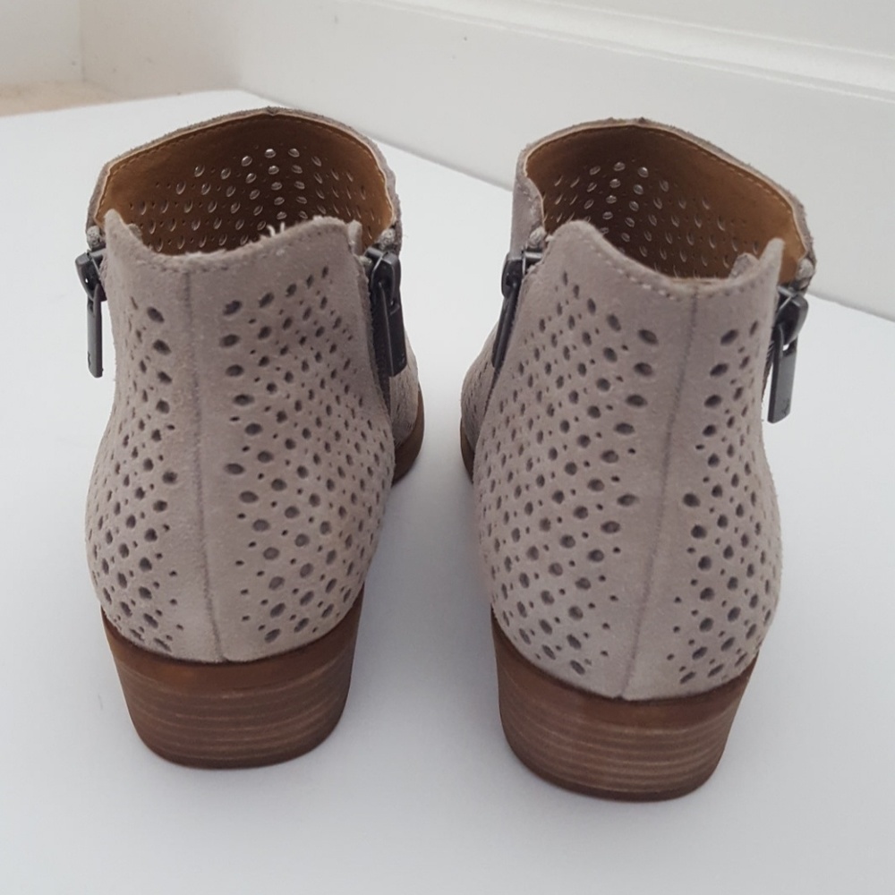 NEW Lucky Brand Bayley perforated leather bootie size 6 - Picture 3 of 7